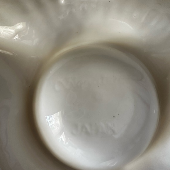 Vintage~ White Ceramic Shell~ Divided- Serving Platter - Picture 6 of 7